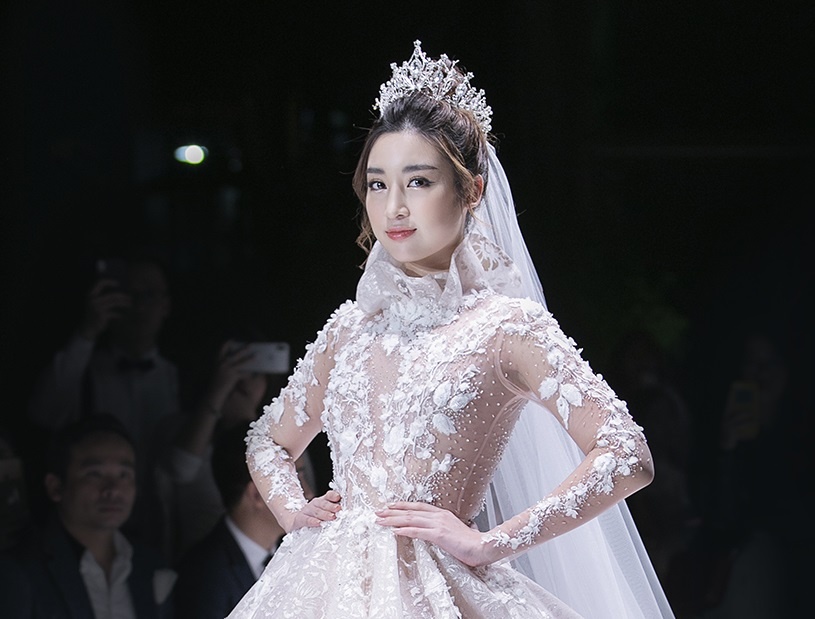 Khuon vien Dai su quan Phap lung linh trong dem Calla Show 2018 hinh anh