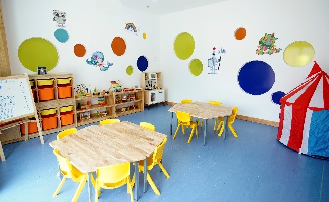 Ben trong ngoi truong co kien truc doc dao giua long chung cu hinh anh