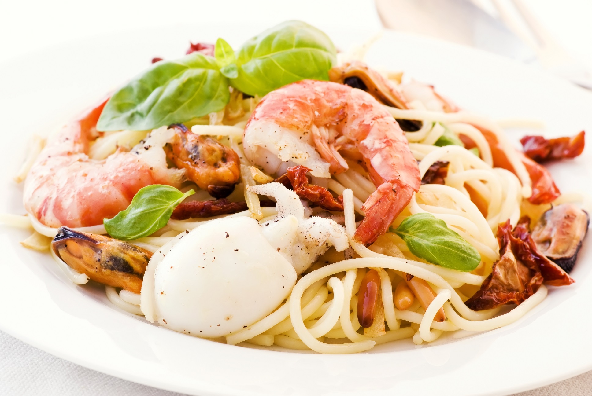 Hanh trinh am thuc thu vi voi cac mon an Dia Trung Hai hinh anh