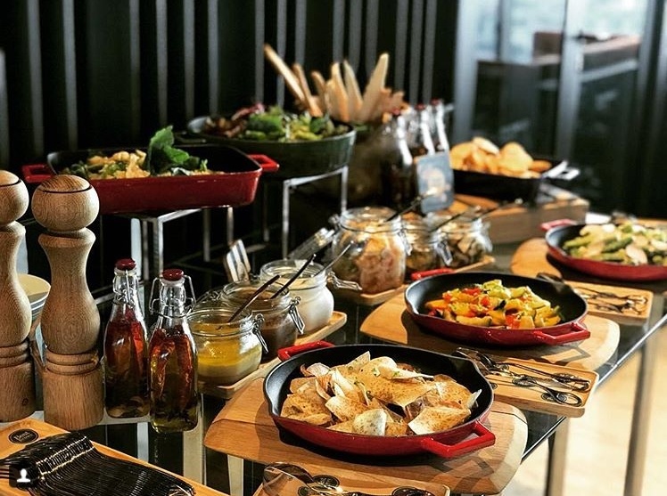 Tieu chi quan trong khi chon dia diem cho bua tiec toi hinh anh