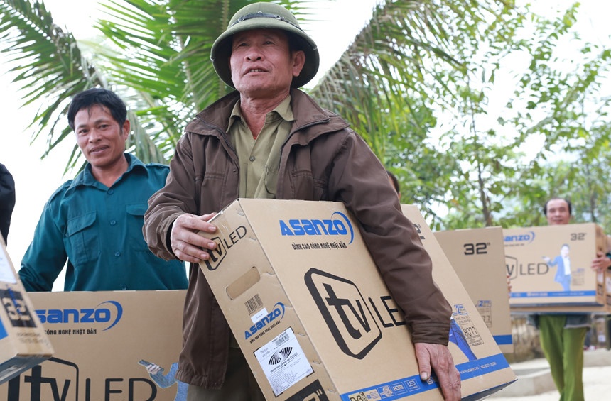 Chien luoc 'binh dan hoa cong nghe' giup Asanzo thang lon o nong thon hinh anh