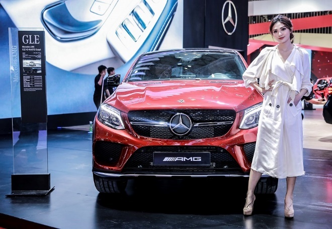 Mercedes o VMS 2018: Gian hang 1.000 m2, nhieu xe dang cap, gia tot hinh anh