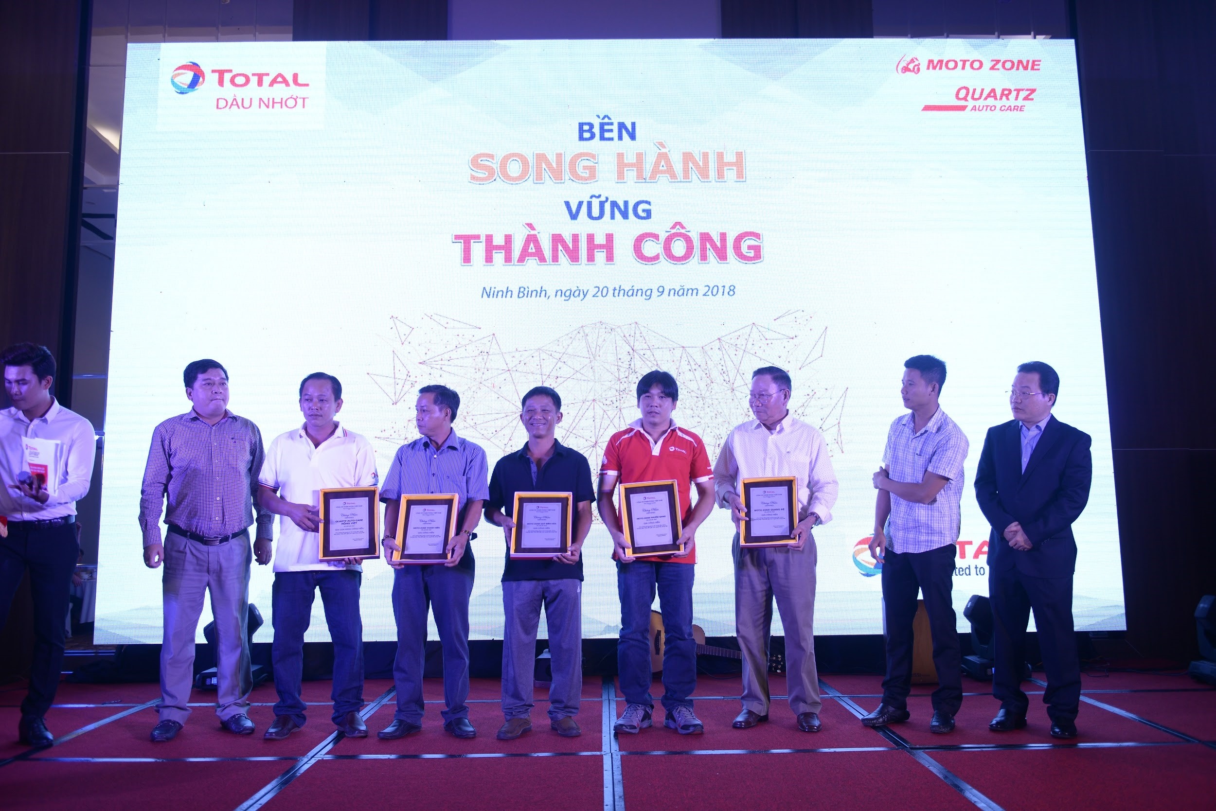 Dầu nhớt Total ảnh 3 Dau nhot Total anh 3
