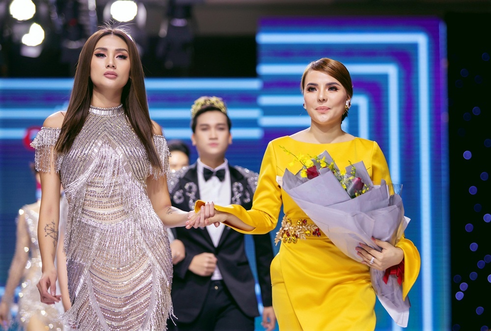 Vo Hoang Yen toa sang voi dam da hoi cua NTK Mai Phuong Trang hinh anh