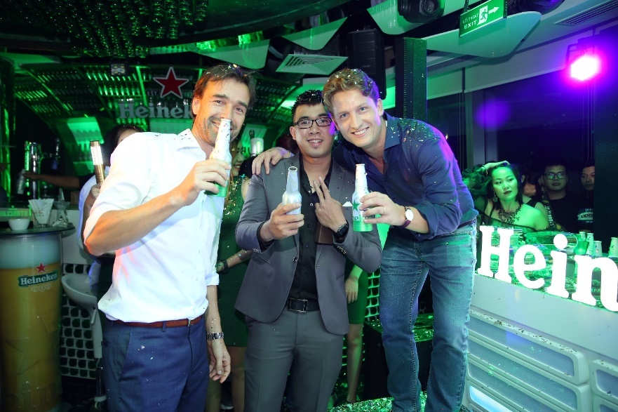 The world of Heineken don vi khach thu 100.000 tai TP.HCM hinh anh