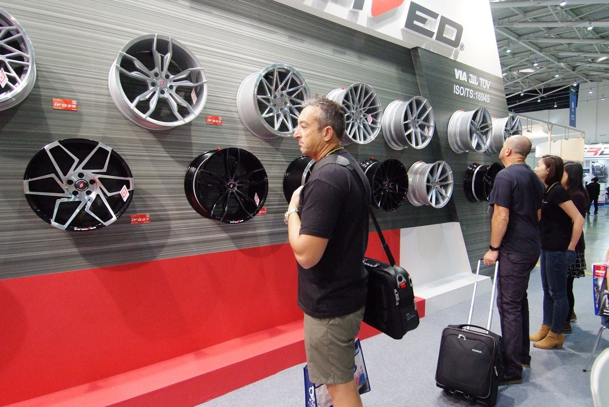 Nhieu chuoi trien lam lon ve oto, xe may, du thuyen dien ra nam sau hinh anh