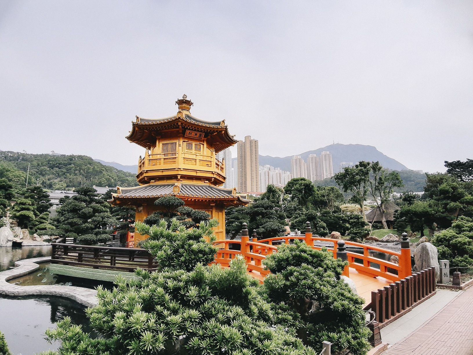 Ngam Hong Kong qua ong kinh goc rong cua Galaxy A7 hinh anh
