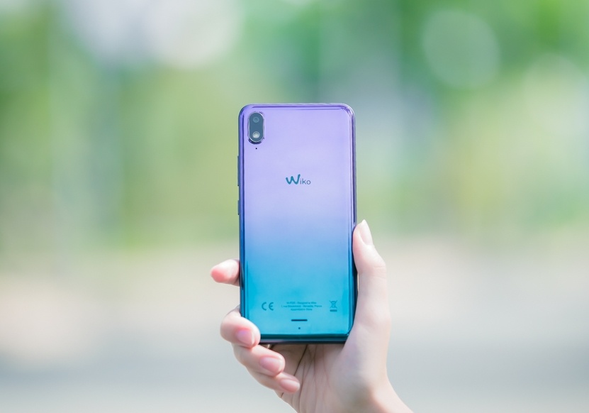 FPT Shop giam 500.000 dong cho 500 khach dau tien mua Wiko View 2 Go hinh anh