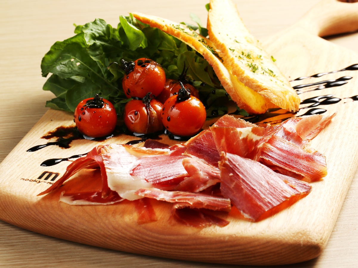 Dui heo muoi phong cach Italy duoi tay nghe dau bep Nhat hinh anh