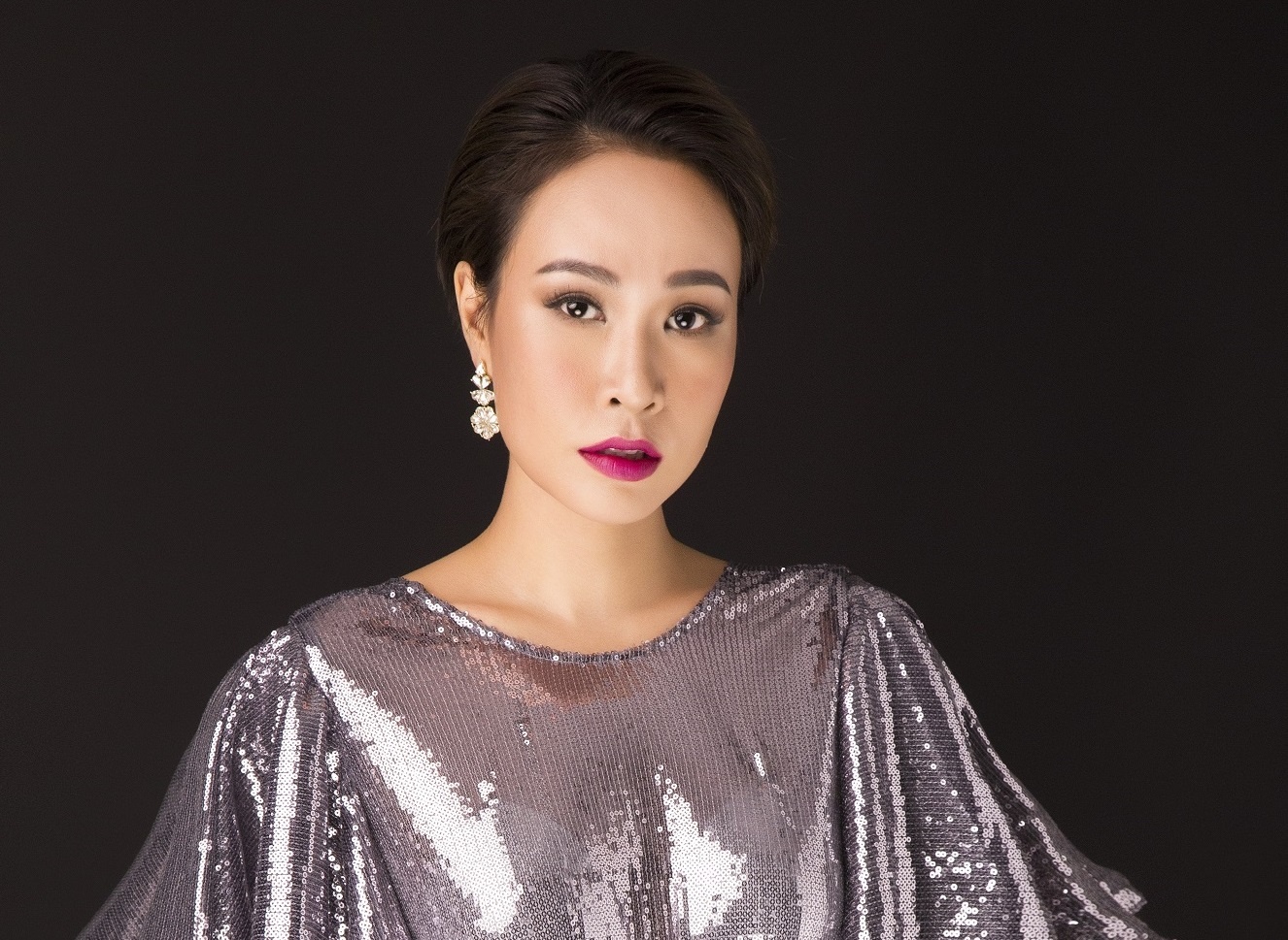 Uyen Linh du khai truong tru so Dat Xanh Mien Trung hinh anh