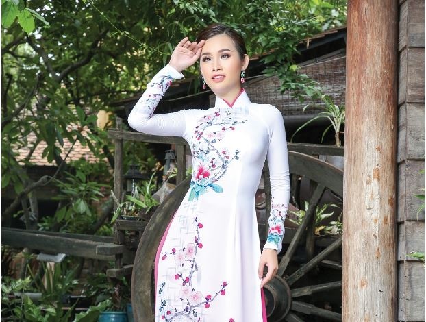 Goi y ao dai hoa cho co nang nu tinh hinh anh