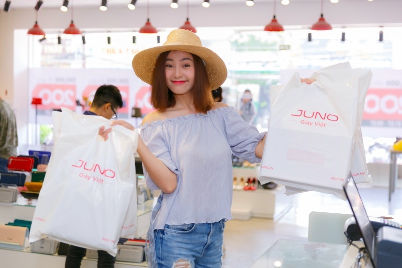 Bi kip 'song sot' qua ngay Black Friday hinh anh