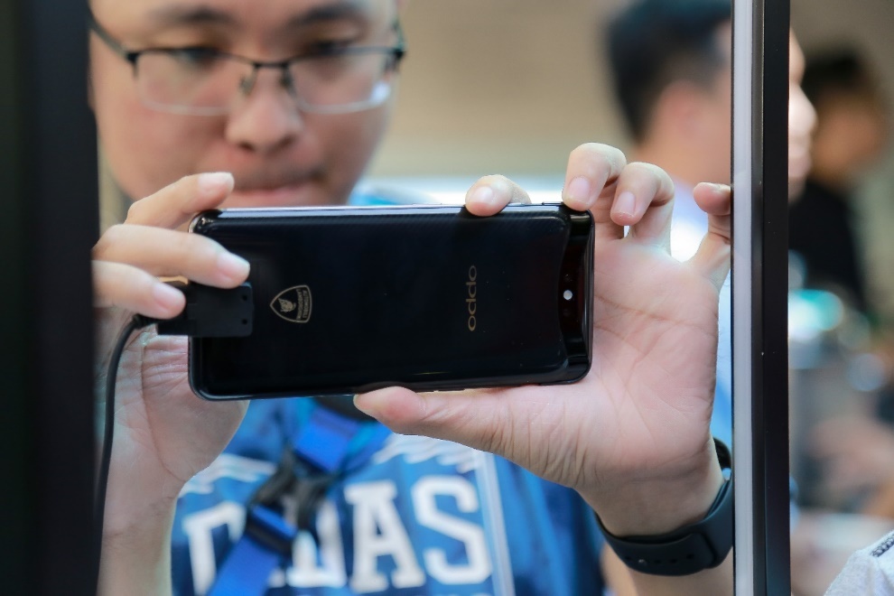 Cong nghe sac nhanh trong 35 phut cua Find X Automobili Lamborghini hinh anh