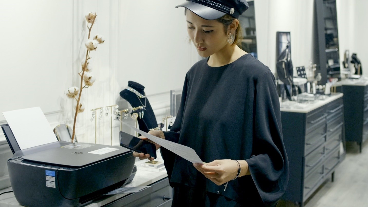 Julia Doan: 'Cam hung thiet ke den tu tinh yeu voi hoa' hinh anh