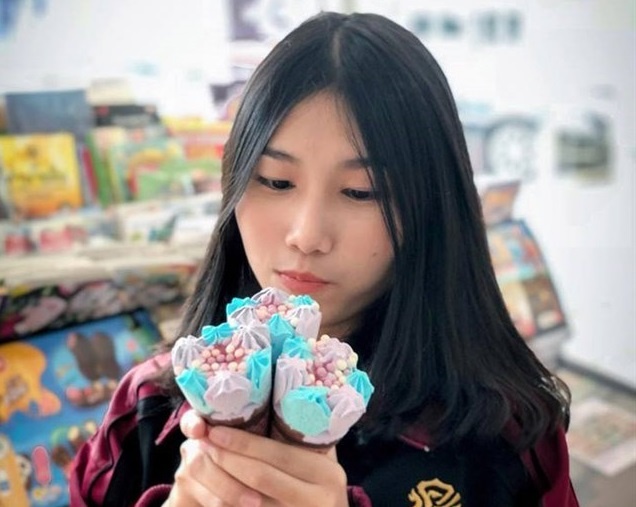 Gioi tre Ha Noi, Sai Gon hao huc san kem ky lan, selfie chat lu hinh anh