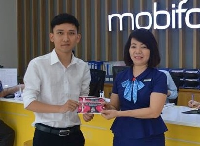 Trung ve VIP xem AFF Cup khi chuyen mang giu so sang MobiFone hinh anh