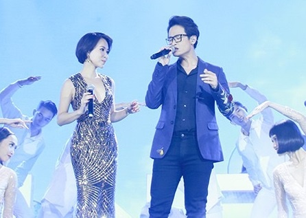 Ha Anh Tuan, Uyen Linh trinh dien day cam xuc tai TP.HCM hinh anh