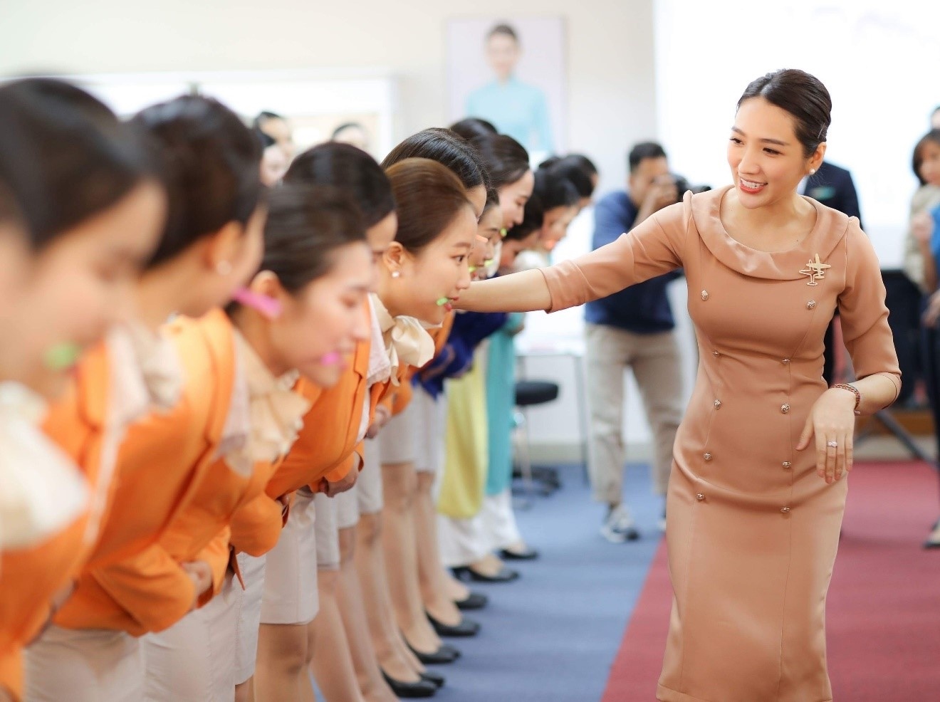 Giang vien hang khong tre nhat VNA chia se ve nghe giao hinh anh