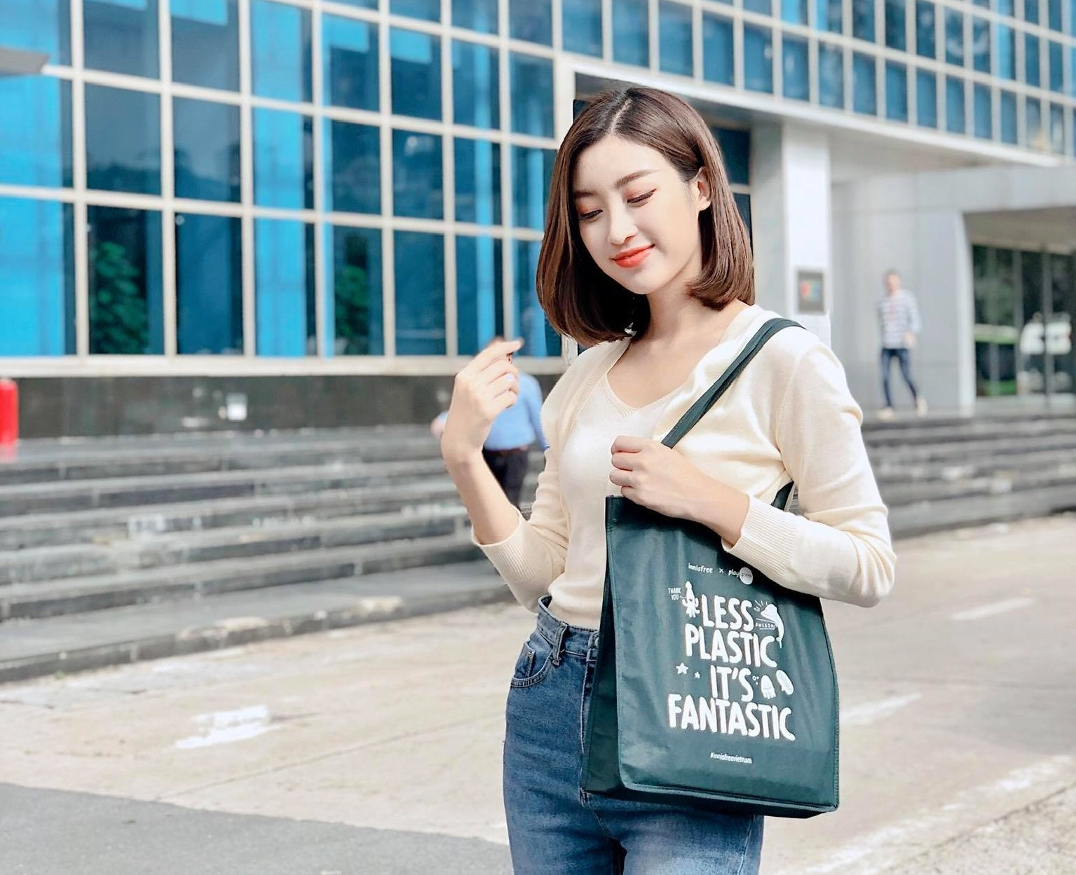 Chien dich doi tui nylon lay eco bag thu hut gioi tre hinh anh