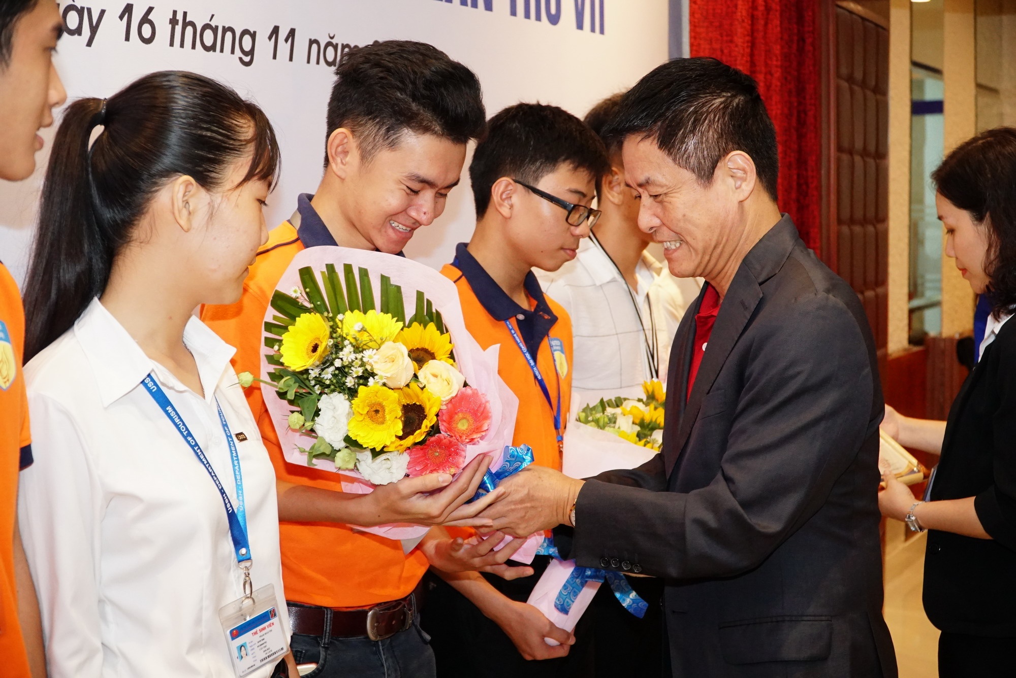 Vietravel hop tac voi 5 truong dai hoc, trao hoc bong cho sinh vien hinh anh