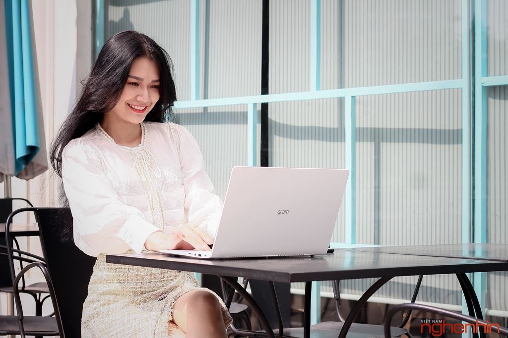 Noi kho muon thuo cua dan van phong khi dung laptop hinh anh