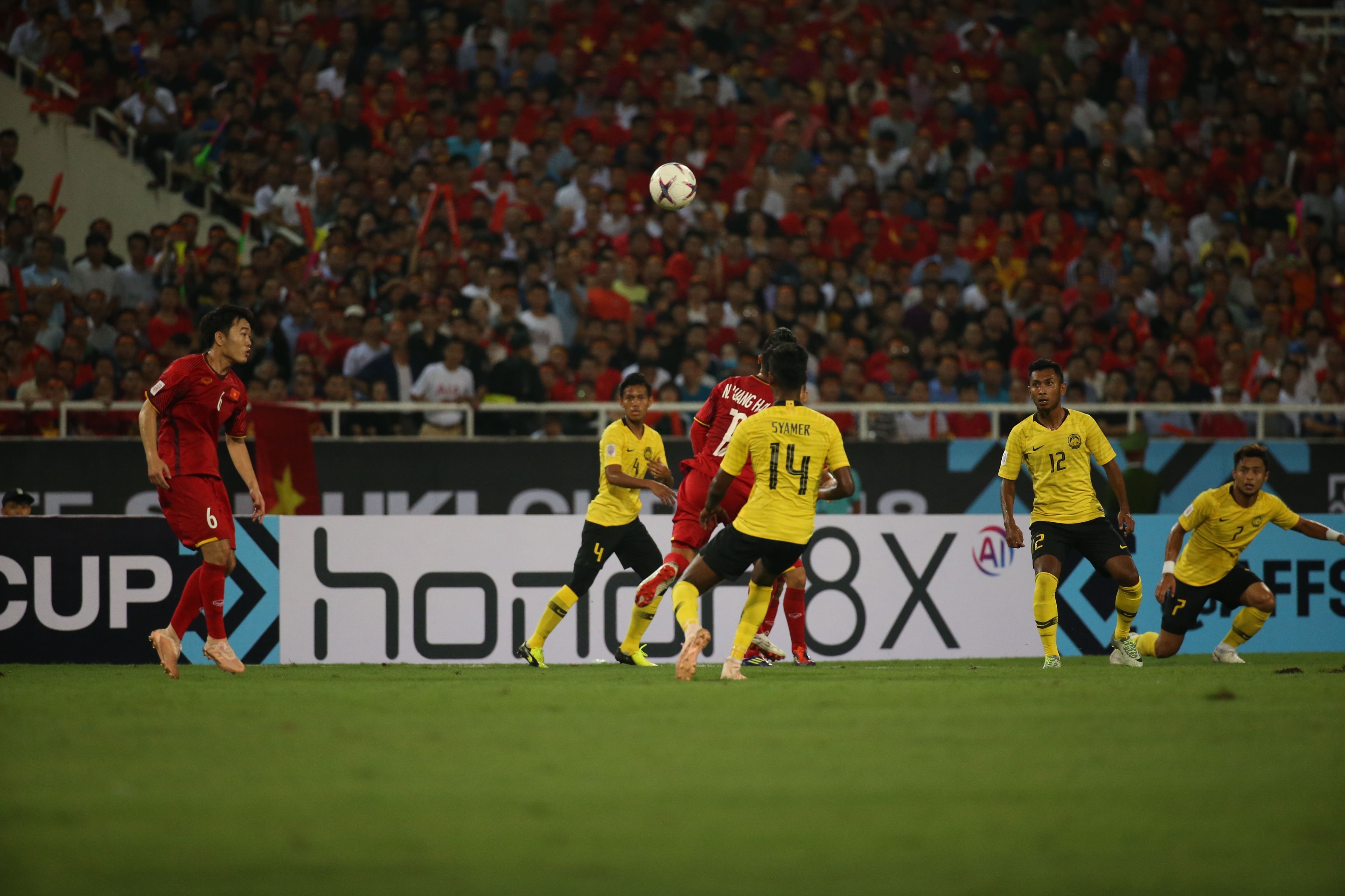 Viet Nam 2 - 0 Malaysia: Chien thang cua loi choi phong ngu chu dong hinh anh