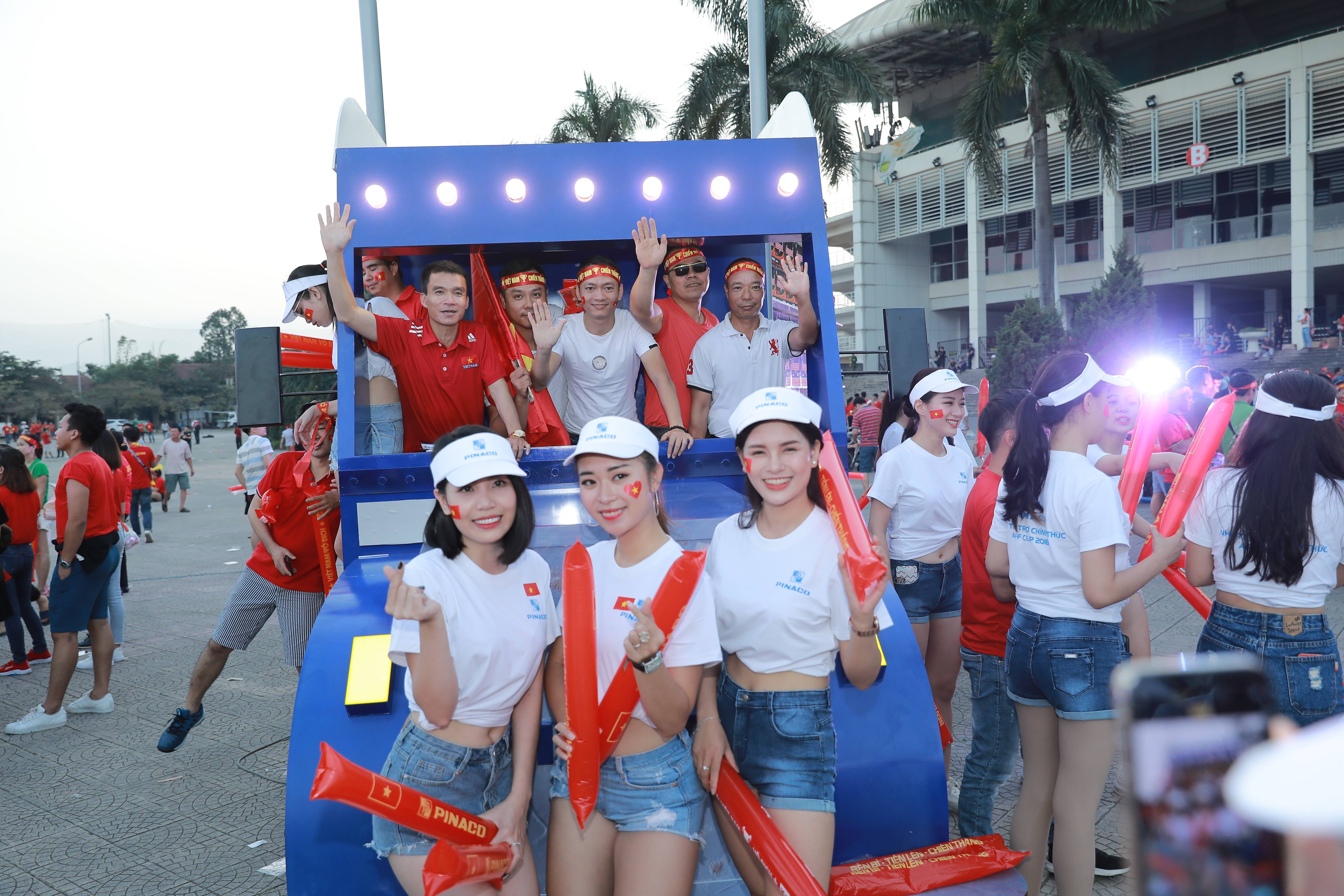 Man co dong thu hut cua 20 co gai dai dien Pinaco tai SVD My Dinh hinh anh