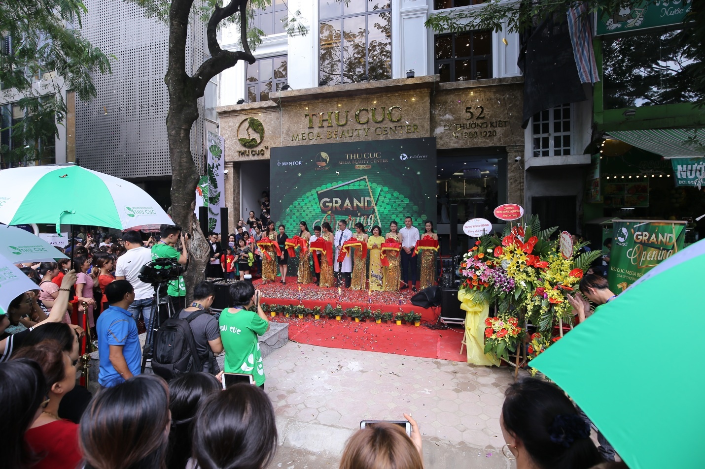 Khai truong Thu Cuc Mega Beauty Center hinh anh