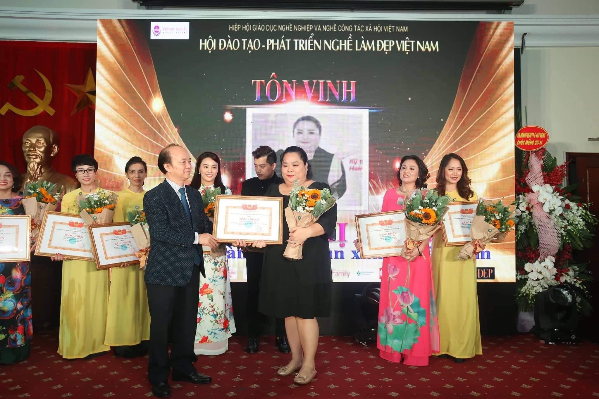 Xam phun Thien Kim nhan bang khen cua hoi phat trien nghe lam dep hinh anh