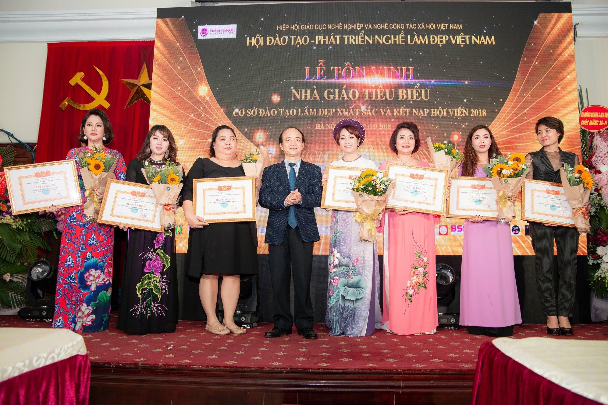 Xam phun Thien Kim Academy anh 1