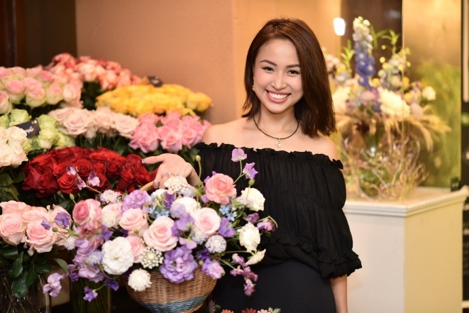 Van Hugo, HH Duong Thuy Linh du trien lam hoa tuoi Nhat Ban hinh anh