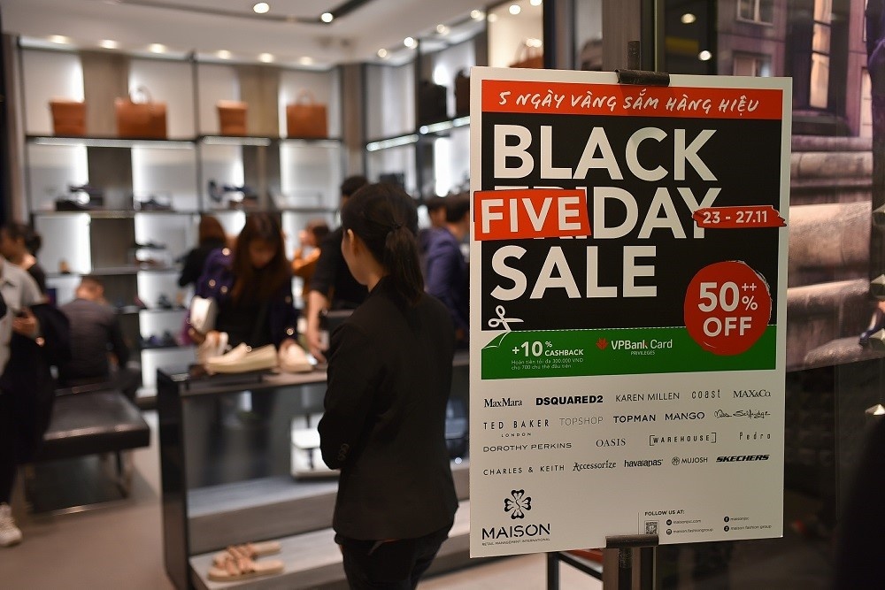 Nguoi tieu dung Viet cho don dip giam gia Black Friday hinh anh