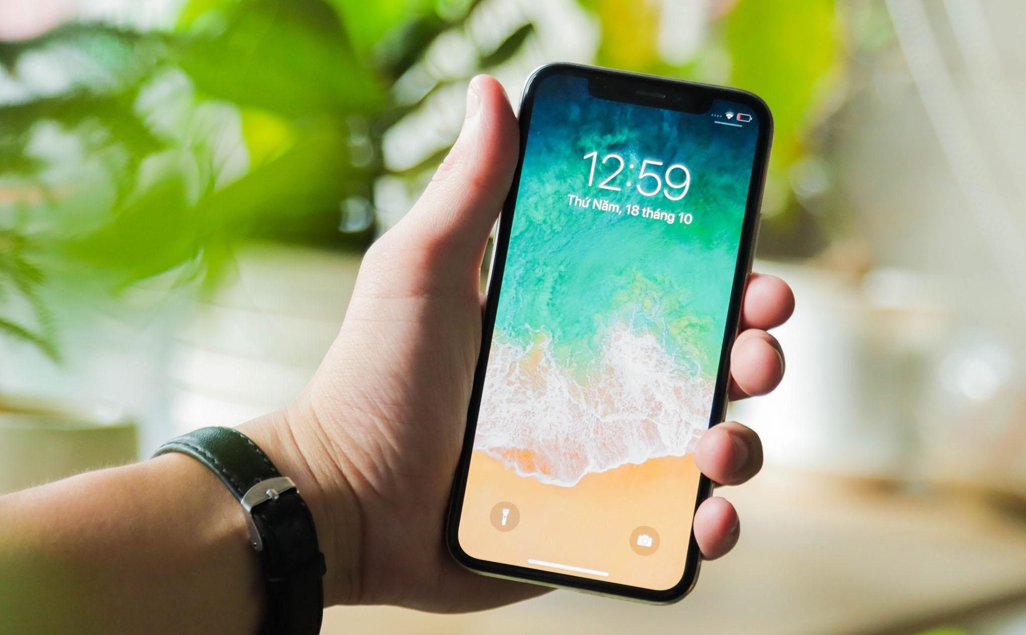 Di Dong Viet bao hanh mot doi mot, roi vo cho iPhone X, XS Max hinh anh