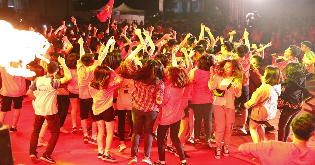 Ngay hoi Sinh vien quoc te mo rong 2018 soi dong tai DH Bach khoa hinh anh