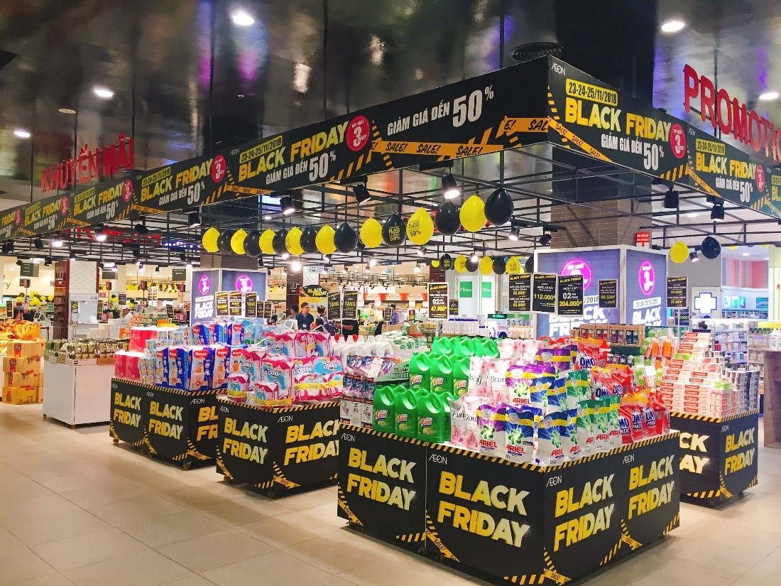 Nhieu mat hang giam gia den 50% tai AEON dip Black Friday hinh anh