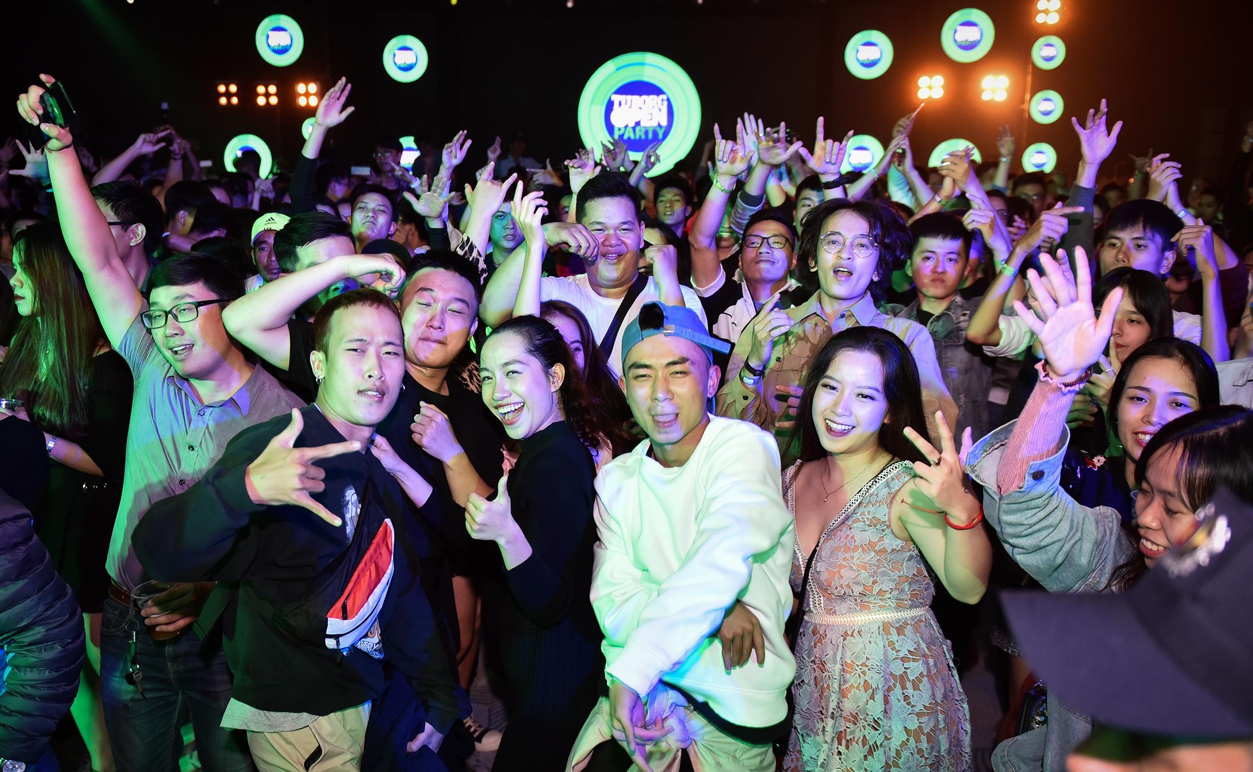 Gioi tre Hue vui 'quen loi ve' tai Tuborg Open Party 2018 hinh anh