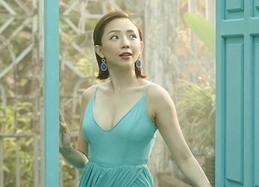 Toc Tien tro lai day ca tinh trong MV ‘Stay open’ hinh anh