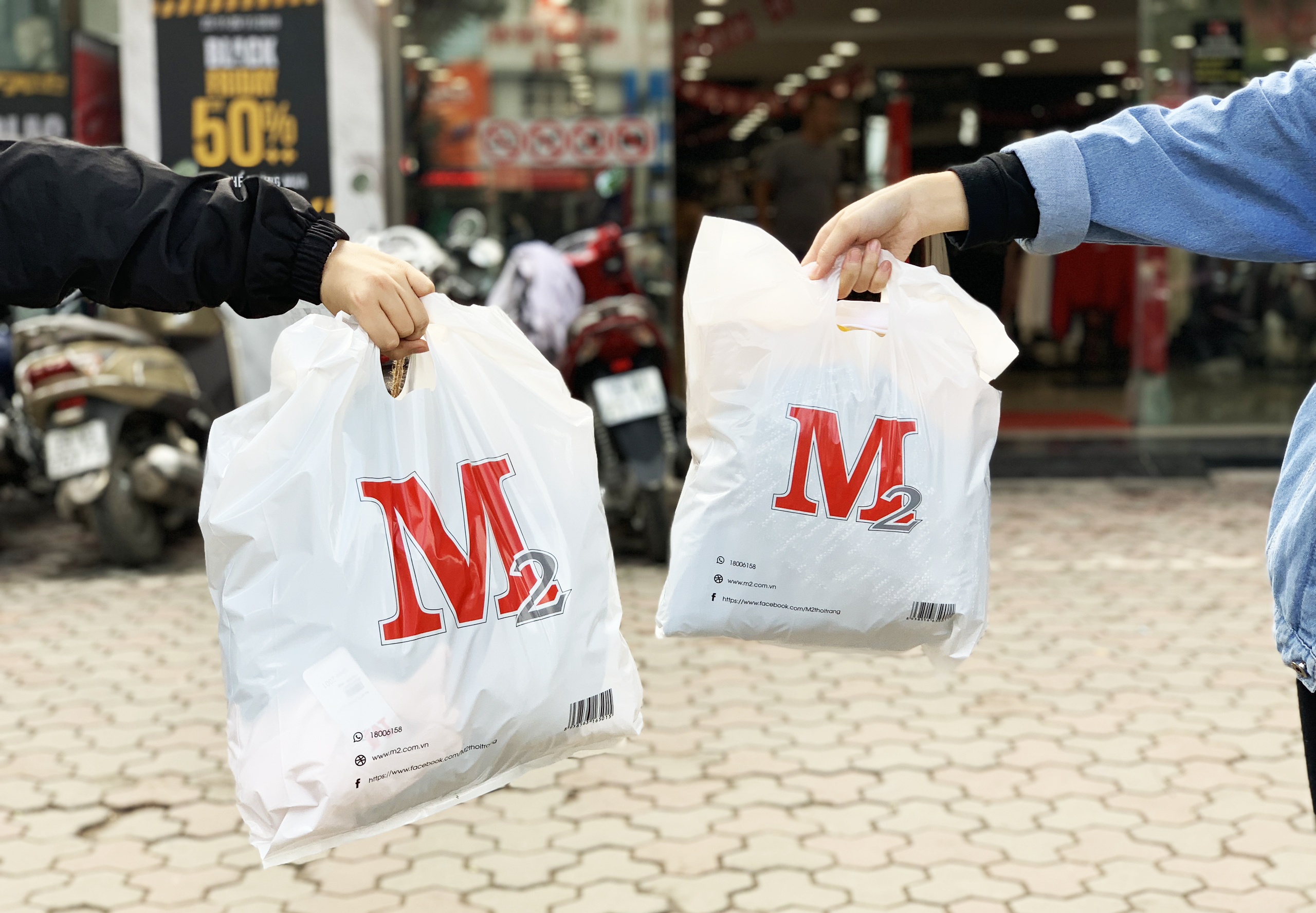 Thoi trang M2 giam toi 50% dip Black Friday hinh anh