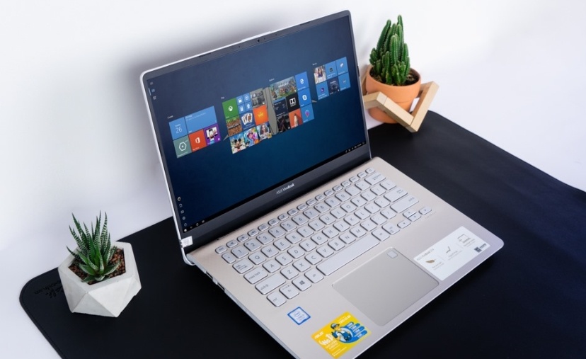 FPT Shop danh nhieu uu dai cho khach mua laptop hinh anh