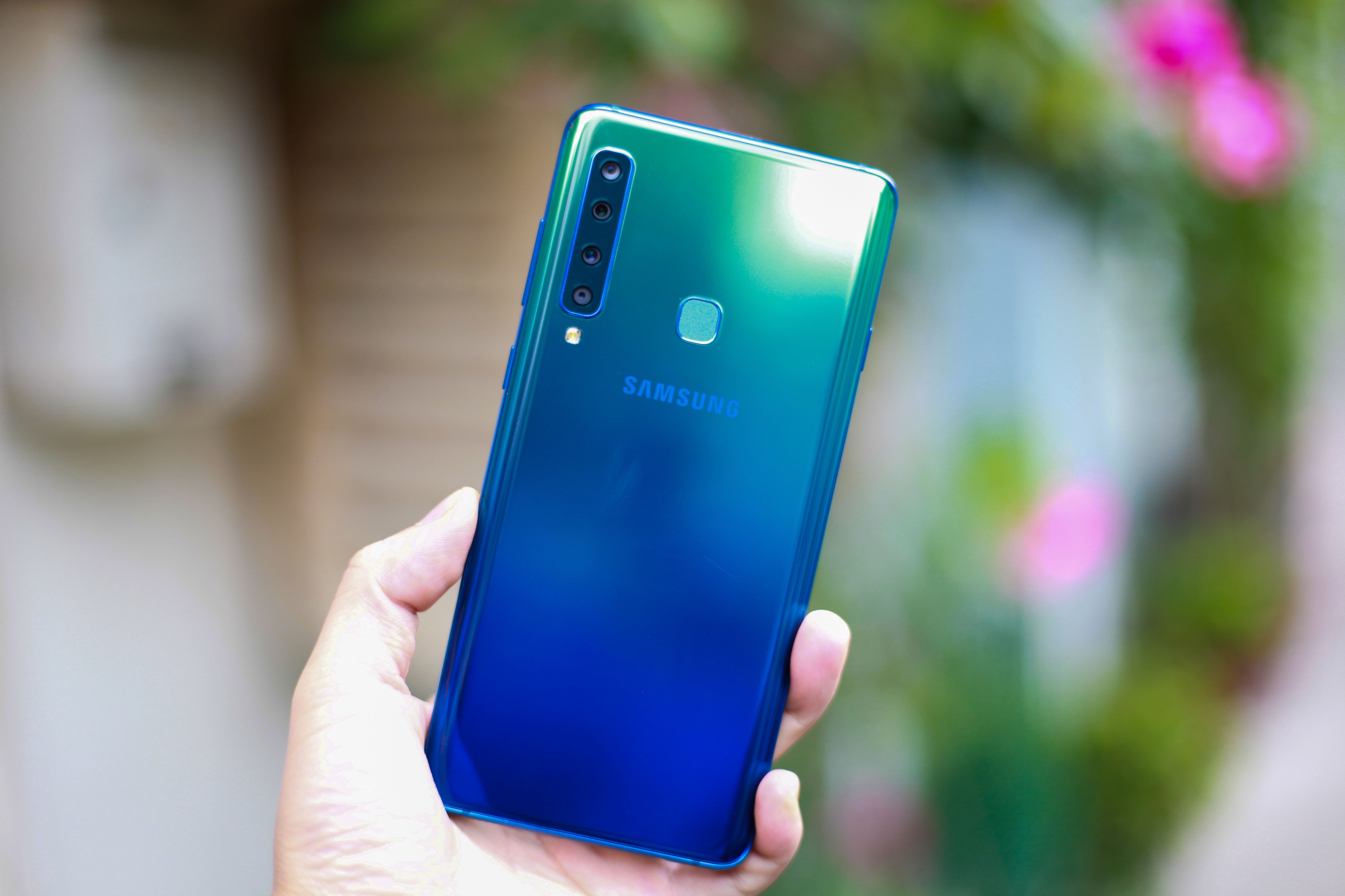 Ra mat mau doc dao, Galaxy A9 2018 gay an tuong voi gioi tre Viet hinh anh