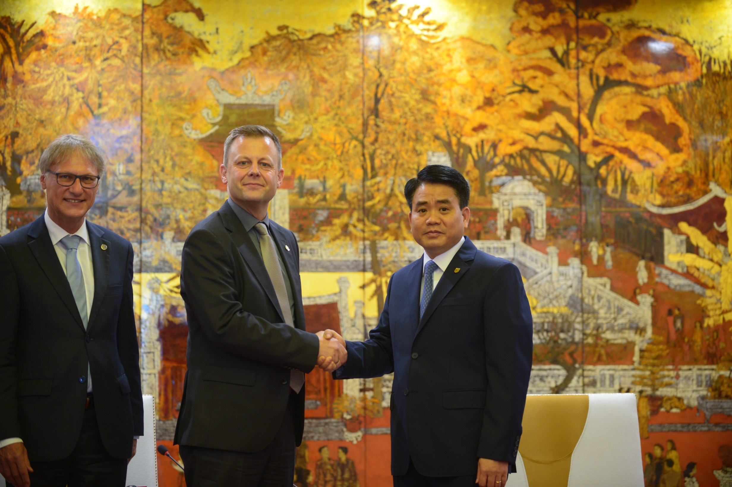 Nha may nuoc mat song Duong anh 2