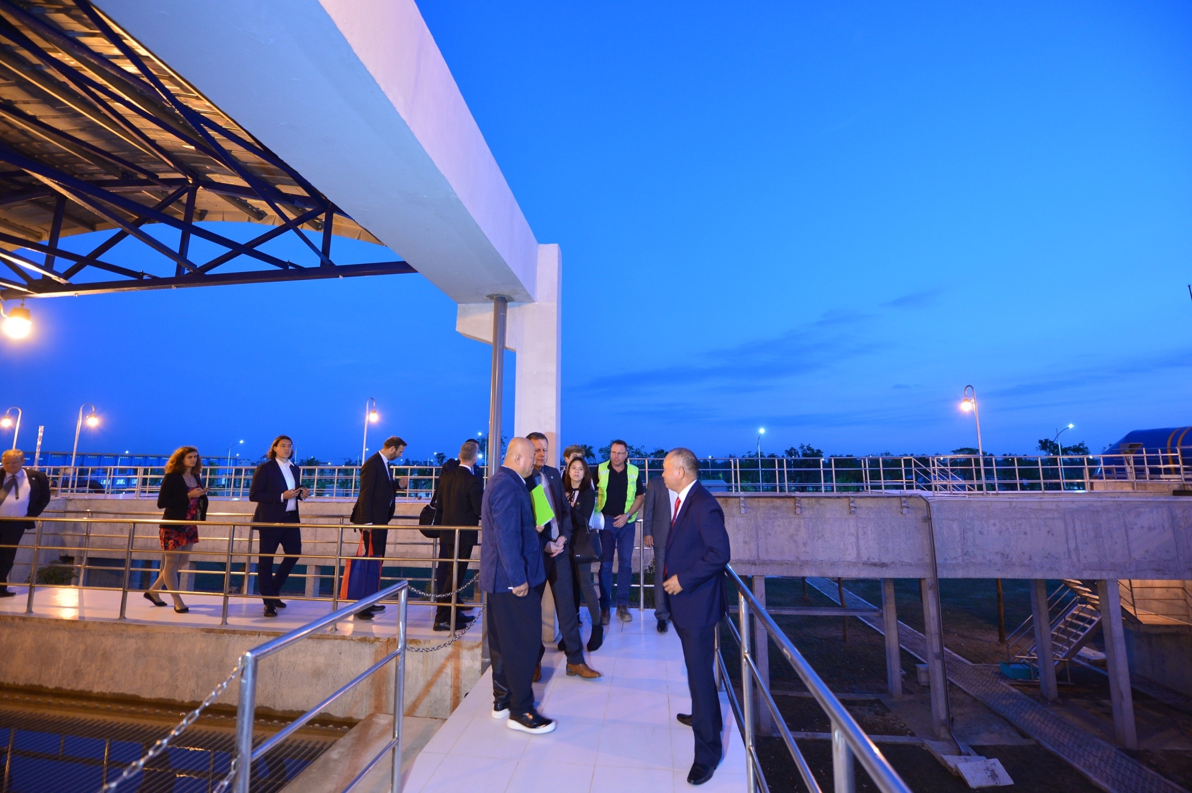 Nha may nuoc mat song Duong anh 3