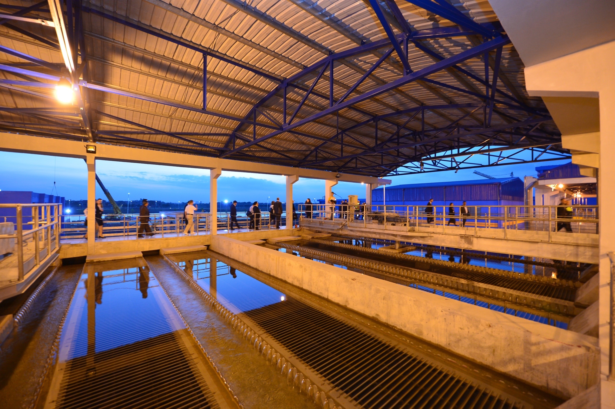 Thi truong TP Leipzig, Duc tham quan Nha may nuoc mat song Duong hinh anh