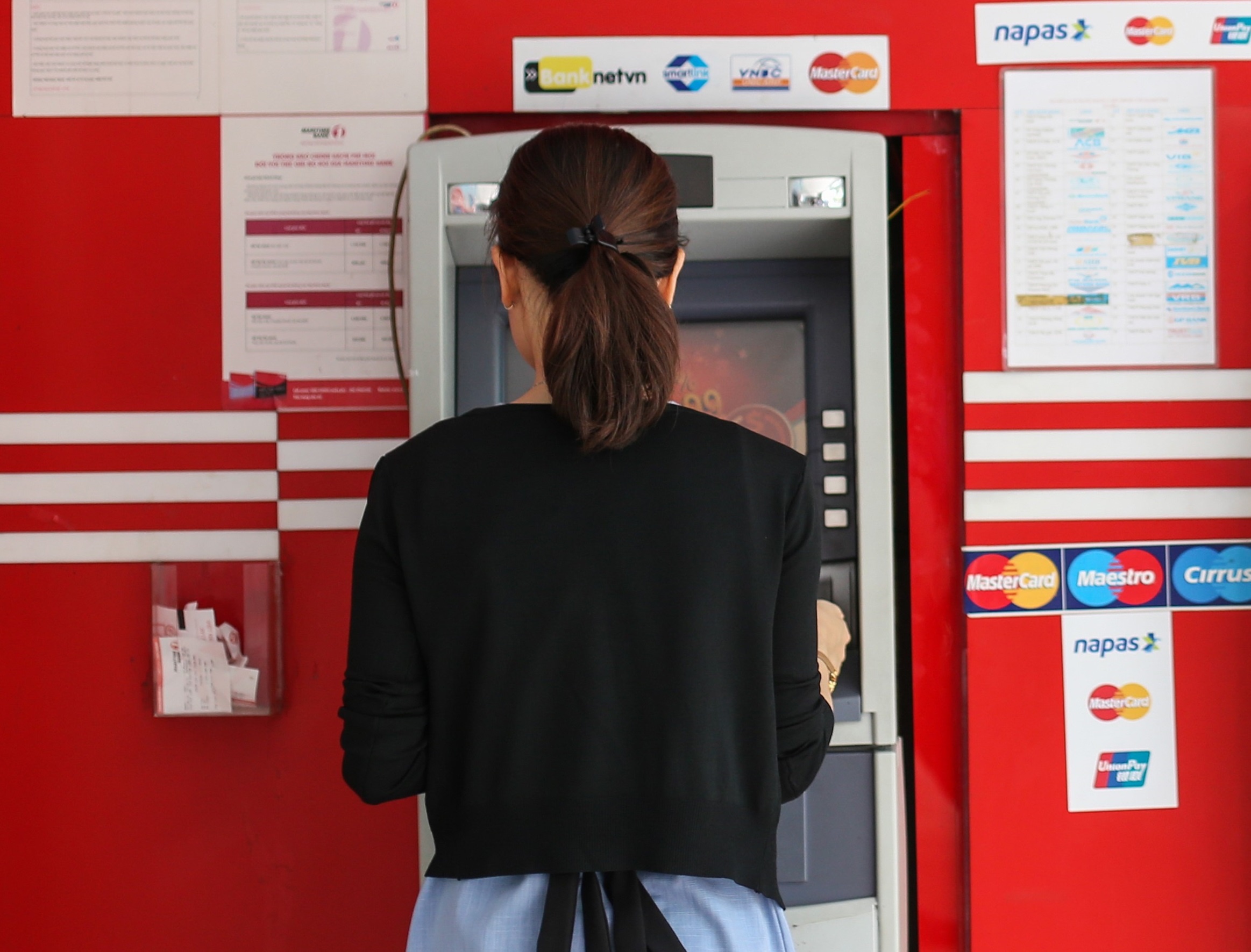 Toi gian phi rut va chuyen tien voi san pham '2 trong 1' hinh anh