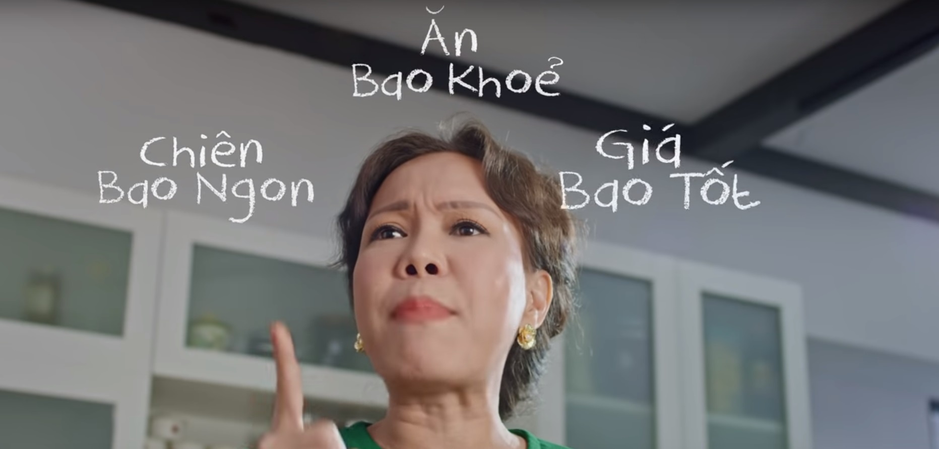 Video - Chi Tai bi Minh Vuong quat thang mat tren song truyen hinh hinh anh