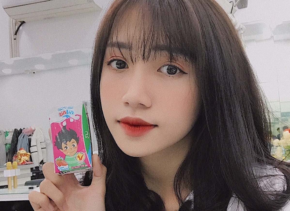 Gioi tre hao hung check-in cung hop sua in ten minh hinh anh