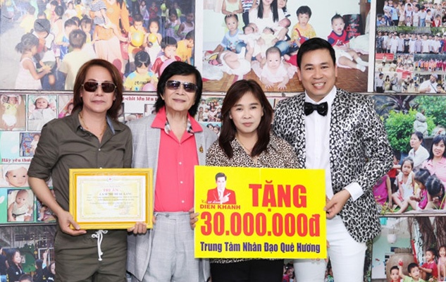 TGD Cong ty Dien Khanh trao qua tu thien tai Binh Duong hinh anh