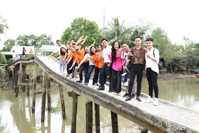 Quy Nam Phuong xay cau be tong dau tien tai Hau Giang hinh anh