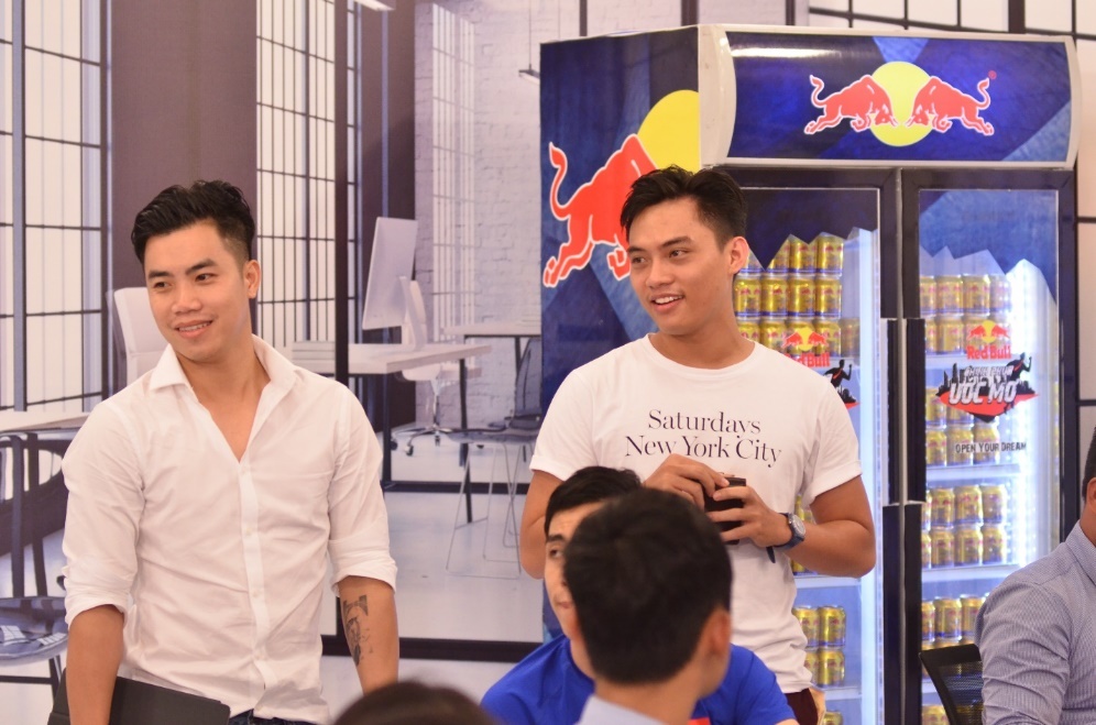 Dan thi sinh dien trai cua chuong trinh startup hut khan gia nu hinh anh