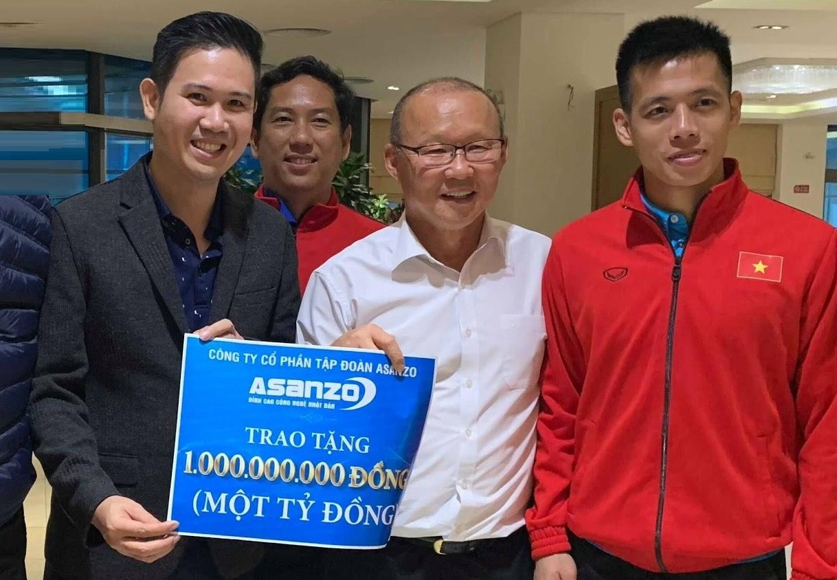 Asanzo thuong nong tuyen Viet Nam 1 ty dong ngay trong dem hinh anh